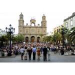 Minuto de silencio en la plaza de la Catedral de Santa Ana de Las Palmas de Gran Canaria